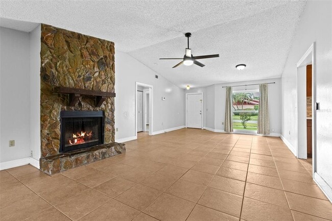 Building Photo - 629 Stillview Cir