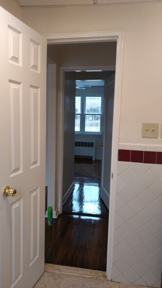 Bathroom entrance - 6A Carolyn Ter