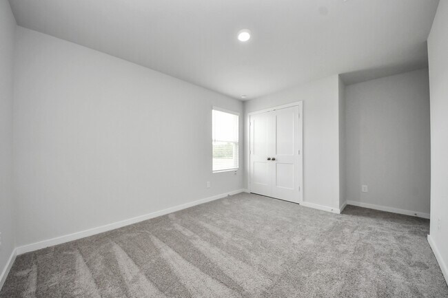 Building Photo - 135 Alset Dr