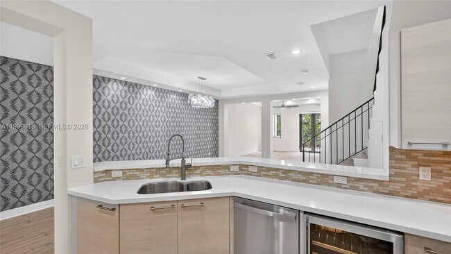 Building Photo - 622 Malaga Ave