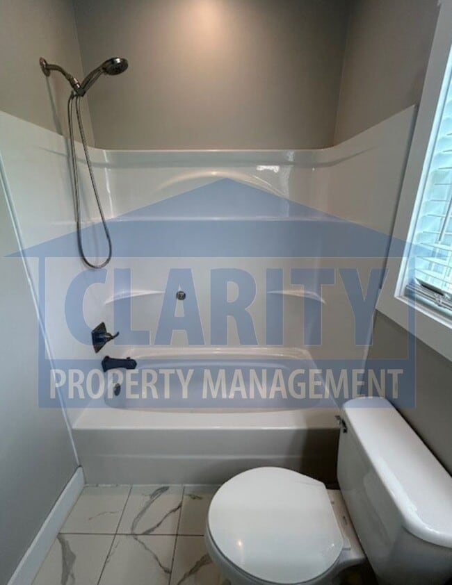 Building Photo - Charming 3-bedroom home!