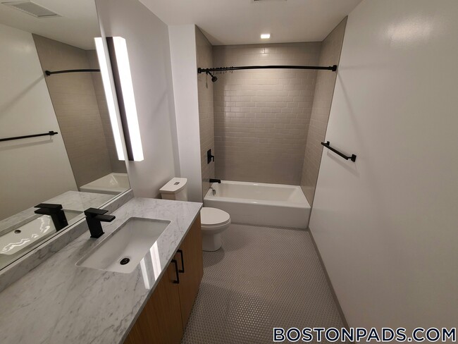 Building Photo - 83 Gardner St