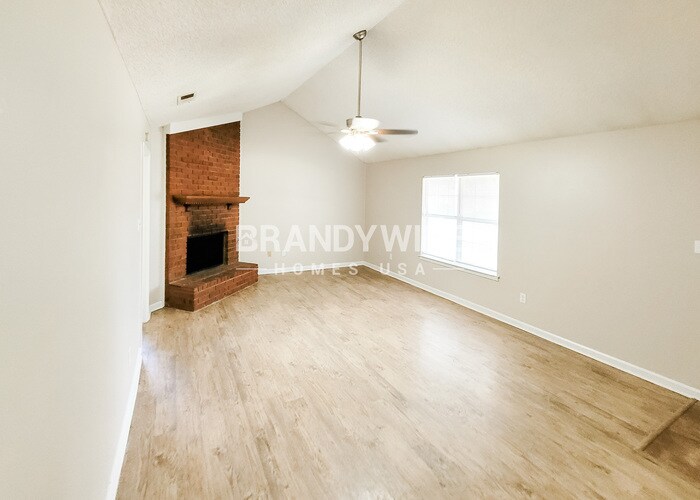 Building Photo - 4702 Crestfield Rd