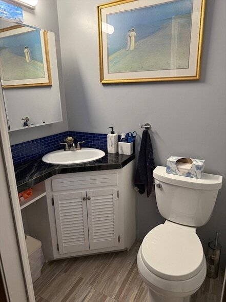 Building Photo - 12 Holiday Dr