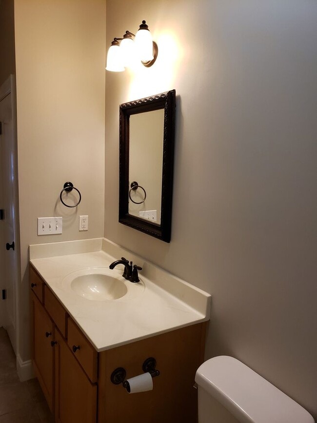 Building Photo - ~ COMPASS POINTE ~