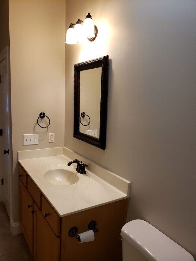 Building Photo - RENT SPECIAL ~ COMPASS POINTE ~