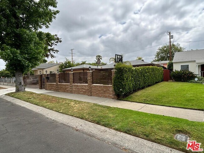 Building Photo - 6550 Van Noord Ave
