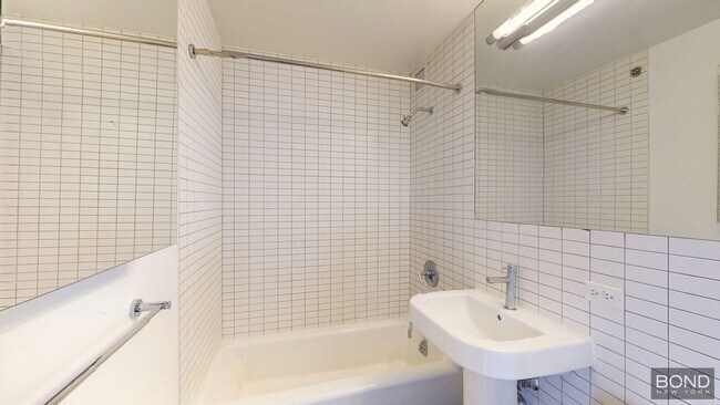 Building Photo - 222 E 39th St