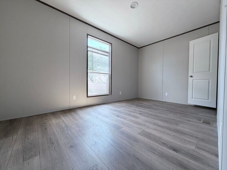 Building Photo - 709 N Collins Fwy