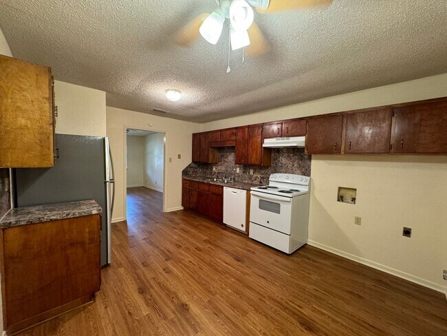 Building Photo - 1115 White Ave
