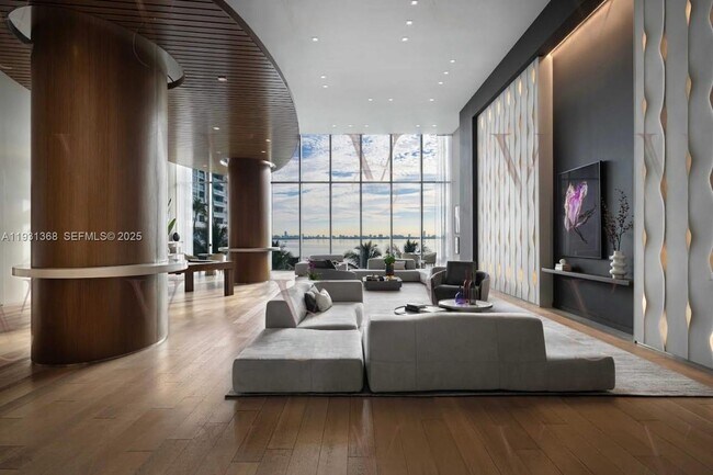 Building Photo - 460 NE 28th St