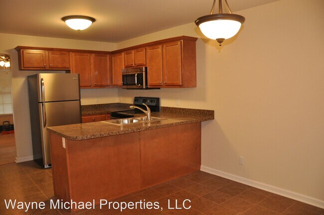 Building Photo - 4 br, 2 bath House - 721 Golfview Drive