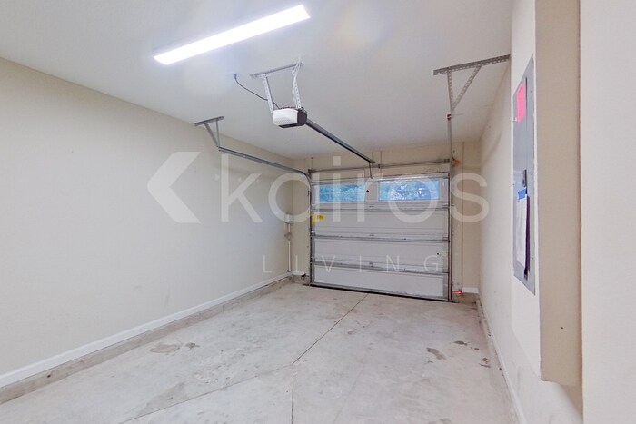 Building Photo - 1335 Mull St