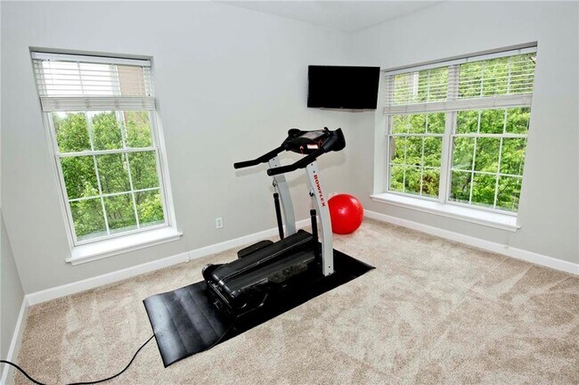 Building Photo - 6740 Spirit Lake Dr