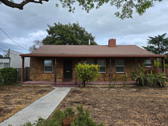 Building Photo - Cute Single Story Home