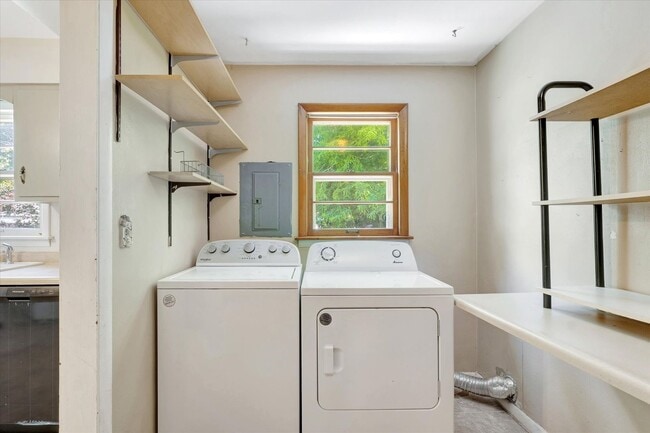 Building Photo - 2 BED / 1 BATH HOUSE IN CENTRAL CHAMPAIGN ...