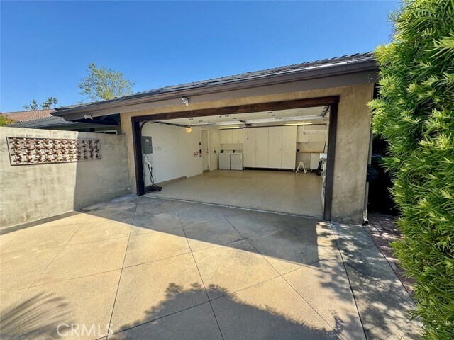 Building Photo - 2745 Temple Hills Dr