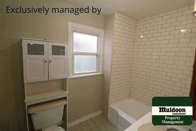 Building Photo - Adorable 1.5 Story Home - Pets Ok! Nicely ...