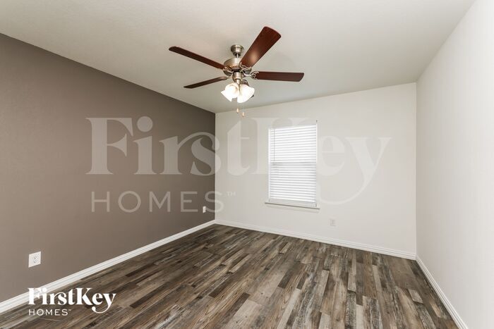 Building Photo - 7332 Parkside Pl Dr