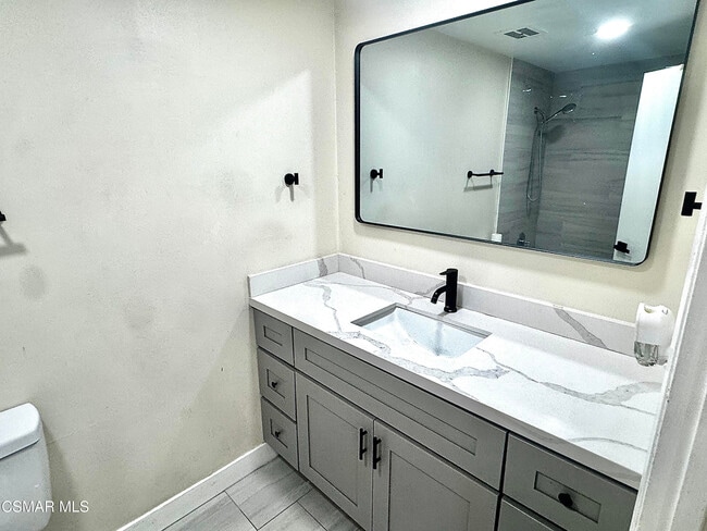 Building Photo - 2535 N Phyllis St