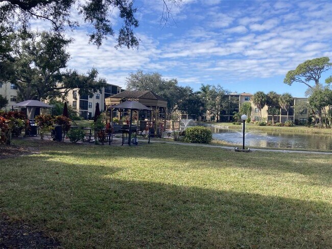 Building Photo - 305 30th Ave W