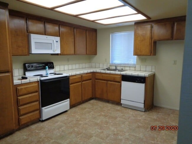 Building Photo - 796 Marshall Rd