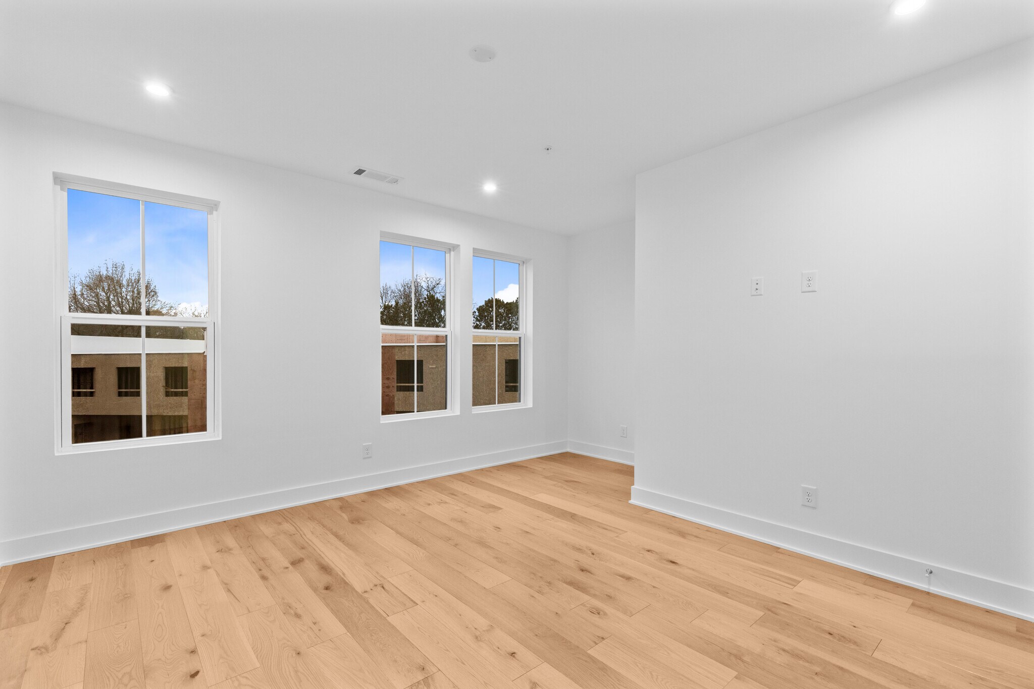 Building Photo - 201 New St