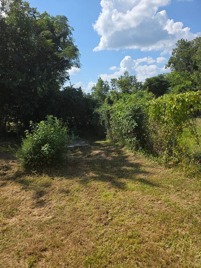 Building Photo - 3/4 BR  Brick ranch