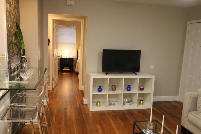 Building Photo - 4606 Wally Ave