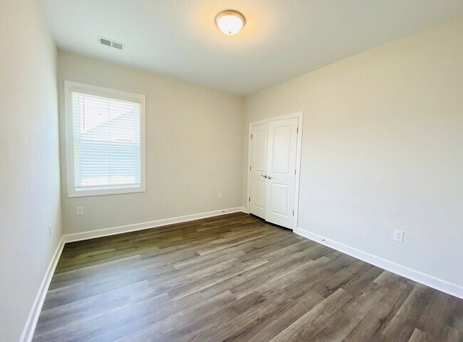 Building Photo - Lovely Three Bedroom Home Located in Lawto...