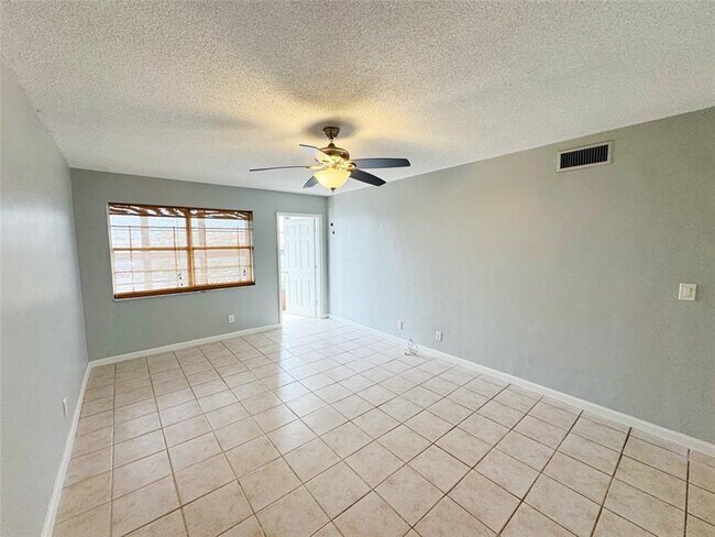 Building Photo - 1310 NW 43rd Ave