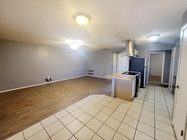 Building Photo - 4017 Eastridge Dr
