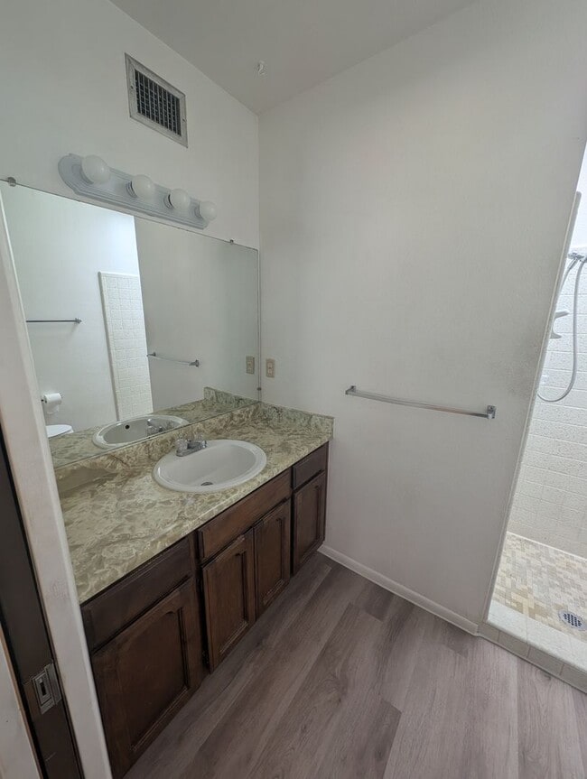 Building Photo - R317