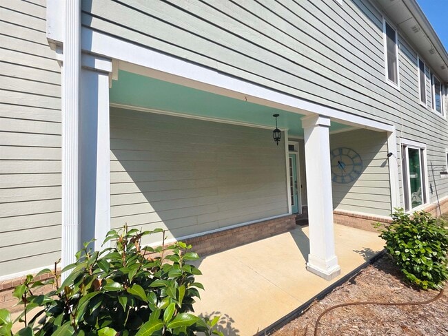 Building Photo - 1090 River Isle Dr