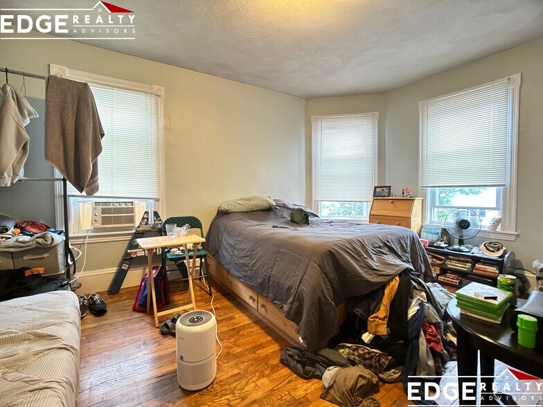 Building Photo - 155 Murdock St