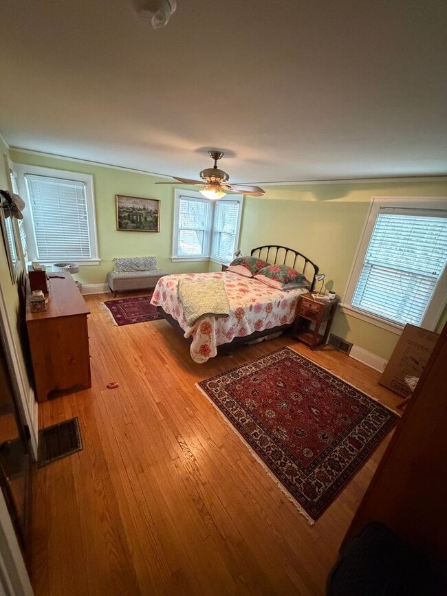 Building Photo - 327 56th St