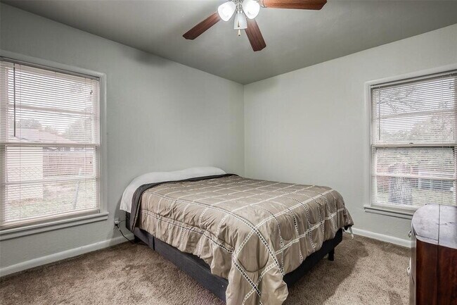 Building Photo - Recently Remodeled 3-Bedroom Home with Gat...