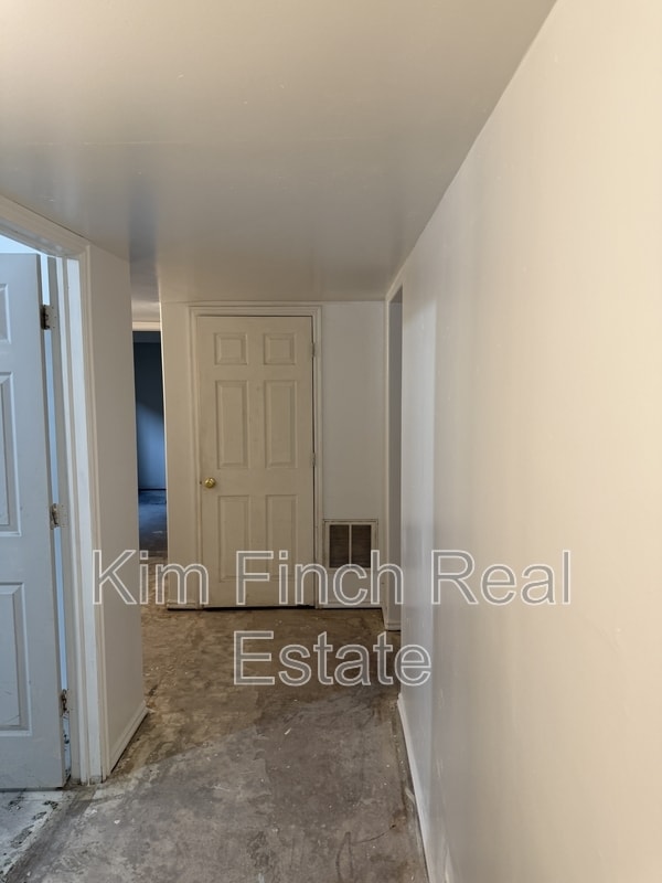 Building Photo - 826 750 W