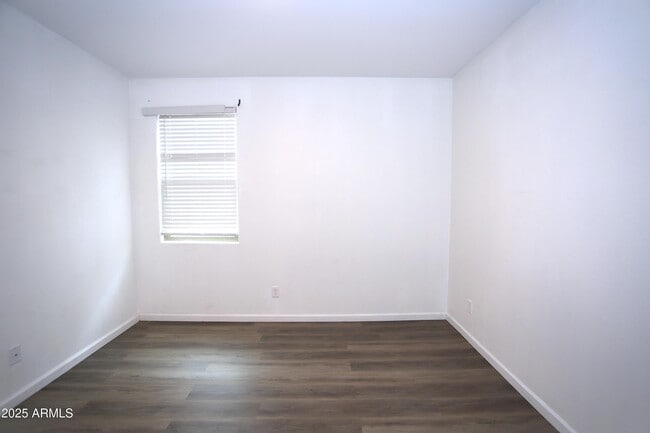 Building Photo - 9127 W Minnezona Ave