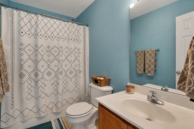 Building Photo - Stunning 4 Bed 3.5 Bath Home with Bonus Ro...