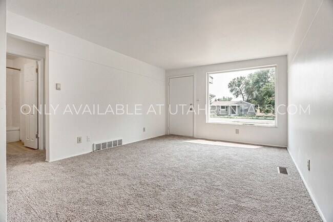 Building Photo - 729 E 4565 S