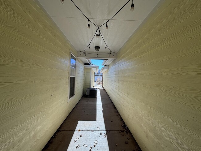 Building Photo - 2111 10th St