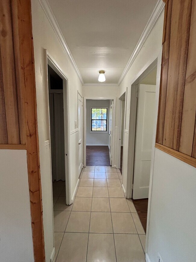 Building Photo - 3 bdrm 1 Bath home near Millington Elementary