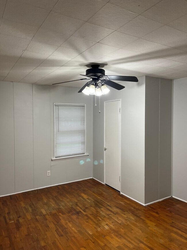 Building Photo - Step inside!  You will love what you see. COMING SOON