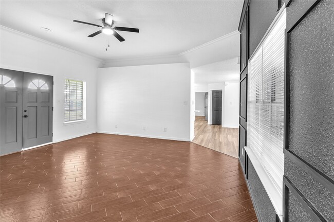 Building Photo - 2930 23rd Ave N