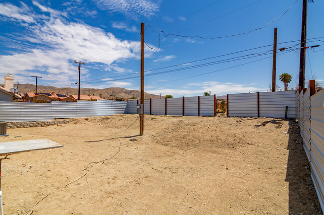 Building Photo - 66191 Mission Lakes Blvd