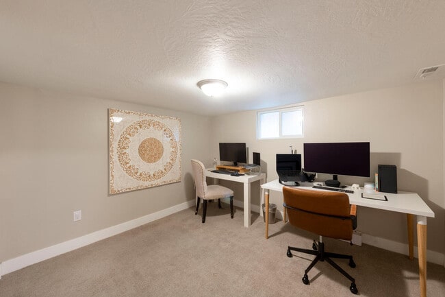 Building Photo - 1139 E Sherman Ave