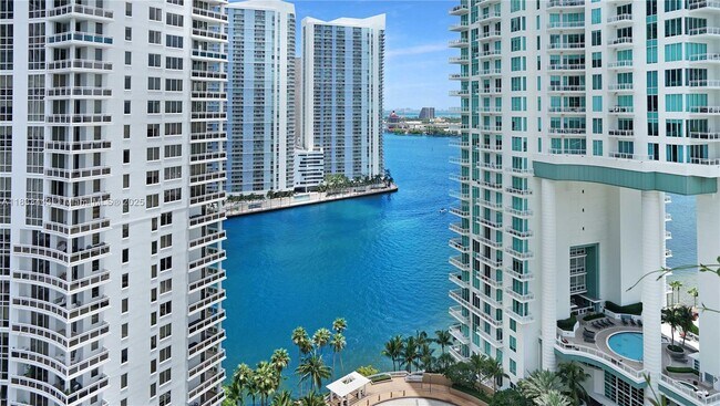 Building Photo - 801 Brickell Key Blvd