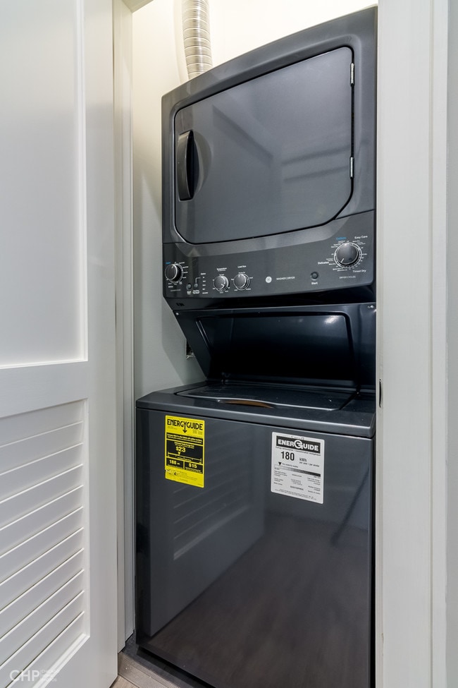 Building Photo - 2318 W Thomas St