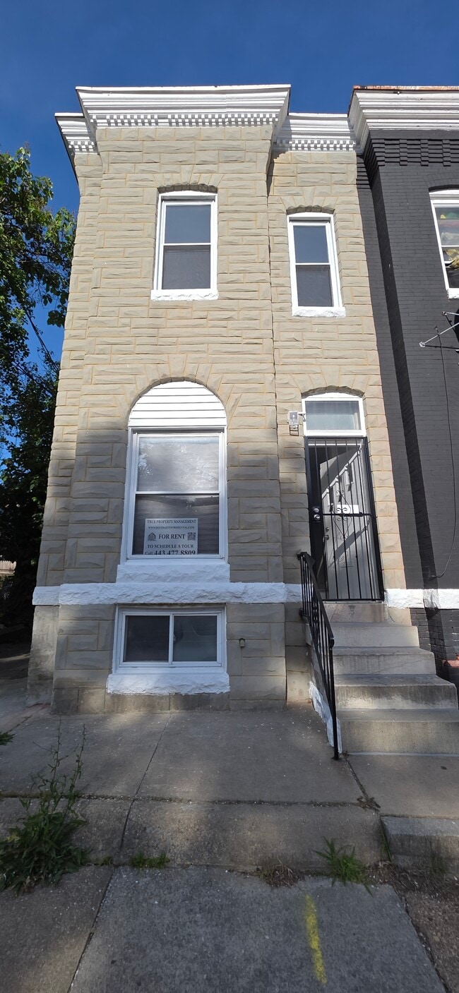 Building Photo - 921 Appleton St